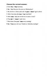 English worksheet: Present Simple - choose the correct answer